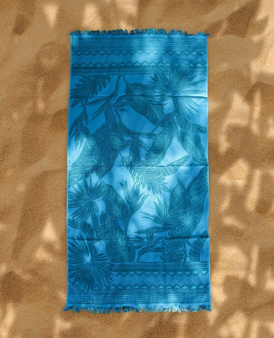 Ein Strandtuch von Standard Line in der Groesse 90x180cm aus 100 Prozent Baumwolle in der Farbe Blau. Modell Bali.